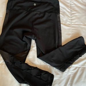 Lululemon mesh capris